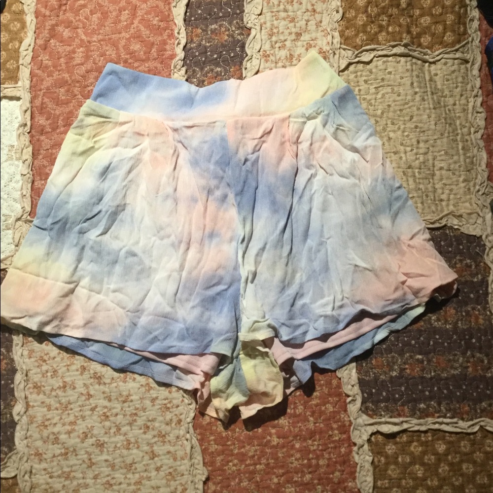 Super cute flowy pastel high rise shorts!